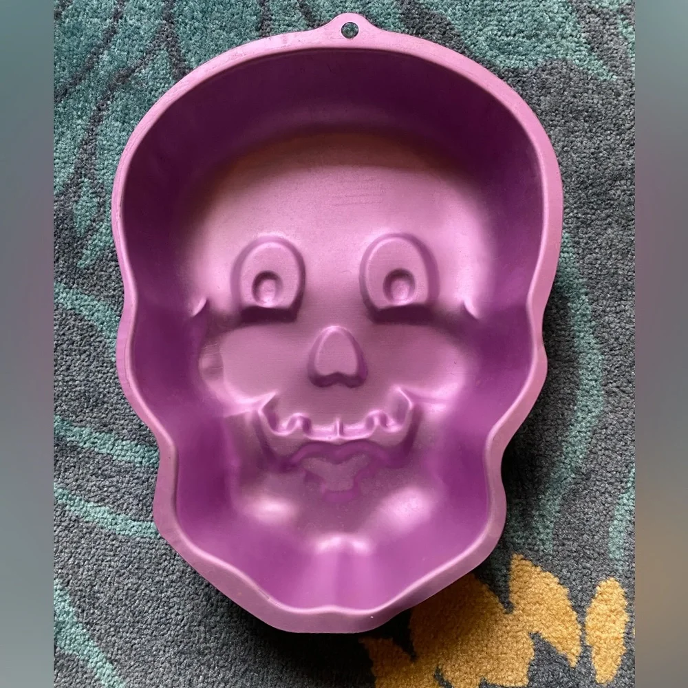 NEW Skull baking pan Be different Funny Birthday Halloween Be Festive and fun